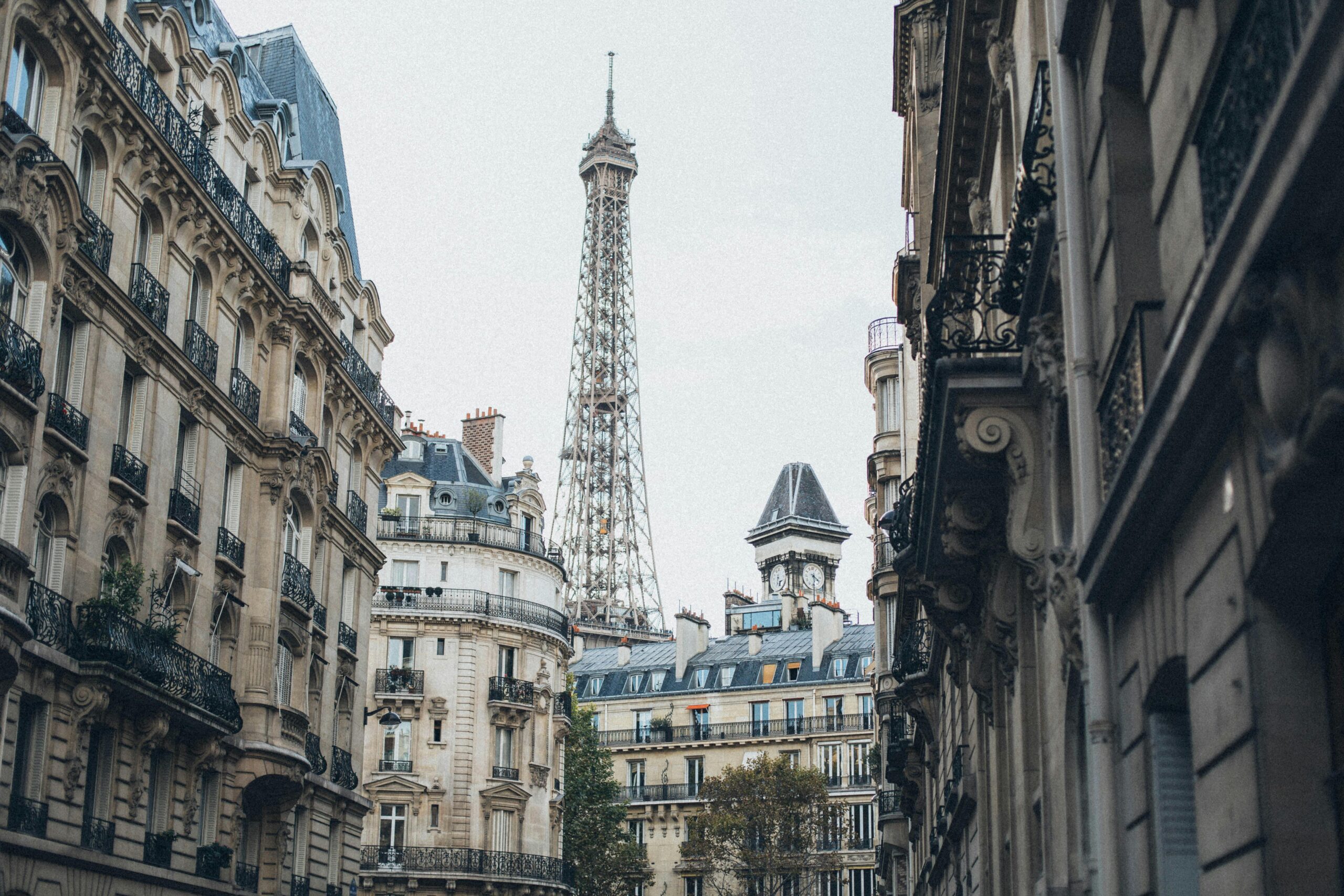 A Complete Travel Guide to Paris: Attractions, Food & Travel Tips